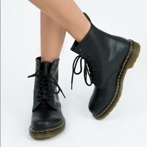 1460 DR. MARTENS SMOOTH BOOT